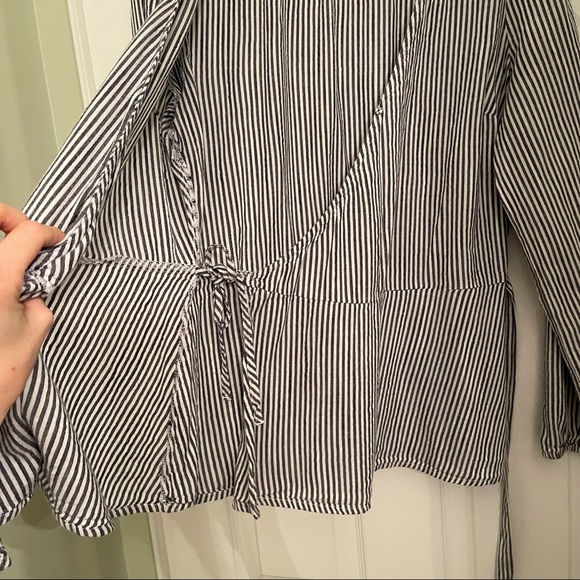 Blue & white seersucker stripe wrap top, Tall Medium - Picture 4 of 6